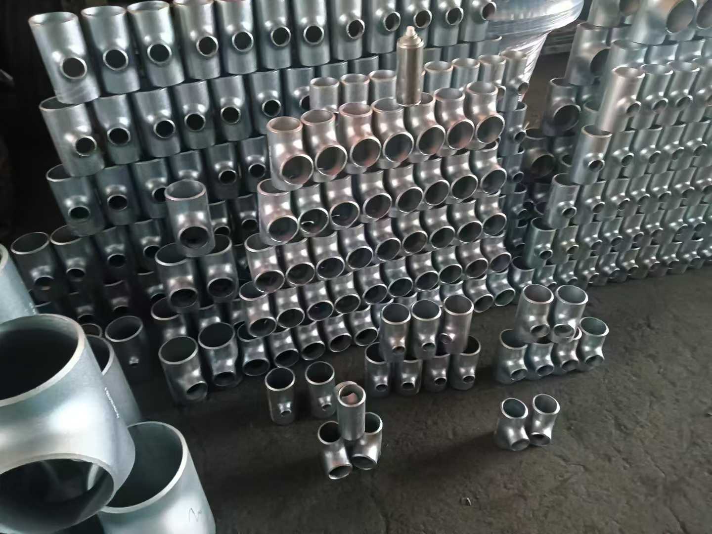 Equal and reducing pipe tees manufactured to ASME B16.9